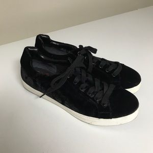 Black Velvet Low-Top Women's Sneakers